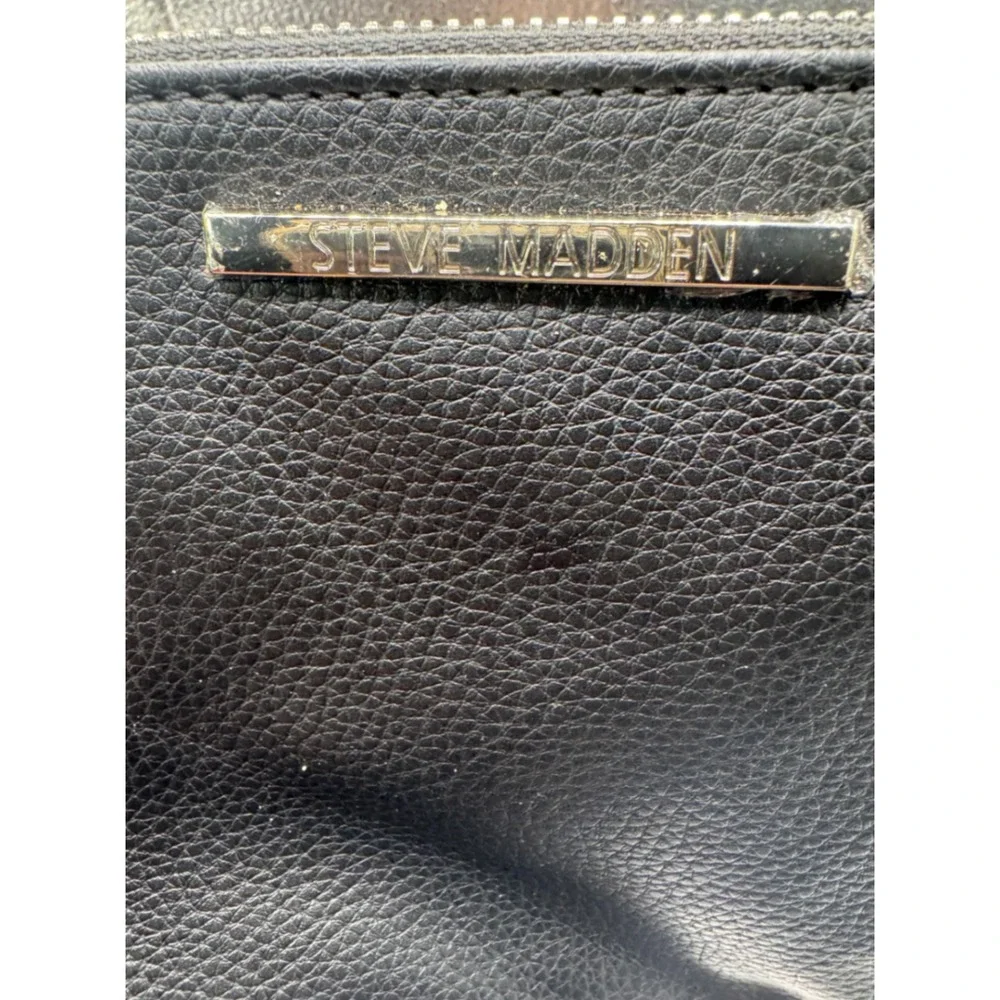 Steve Madden Black‎ Pebbled Faux Leather Wristlet Pouch Clutch Bag